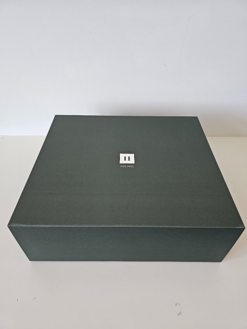 New HARRY ROSEN Green Garment Storage Magnetic Closure Box 16.5" x 14.5" x 5.75"